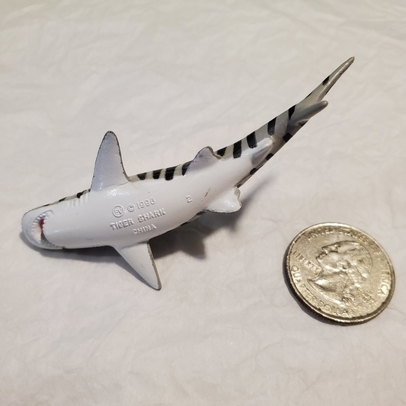 Lot of 3 Mini aquatic toys Sharks Tiger Hammerhead - Picture 4 of 9